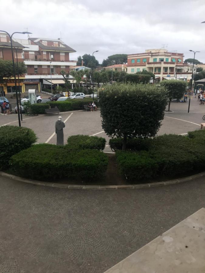 Appartamento Sulla Piazza 90 M Dal Mare Anzio Exterior foto